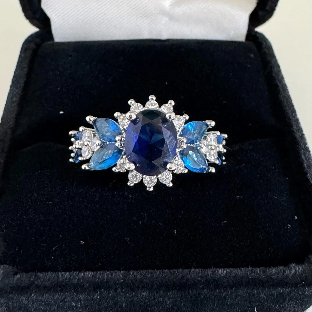 Elegant Blue & Clear Crystal Costume Cocktail Ring Silver Tone Statement Size 7